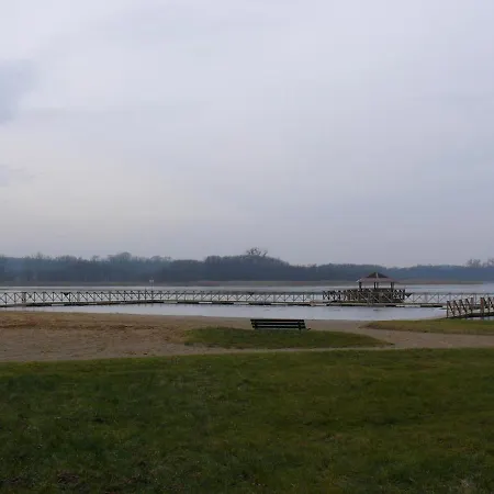 Orman Evi Nad Jeziorem Osieczna